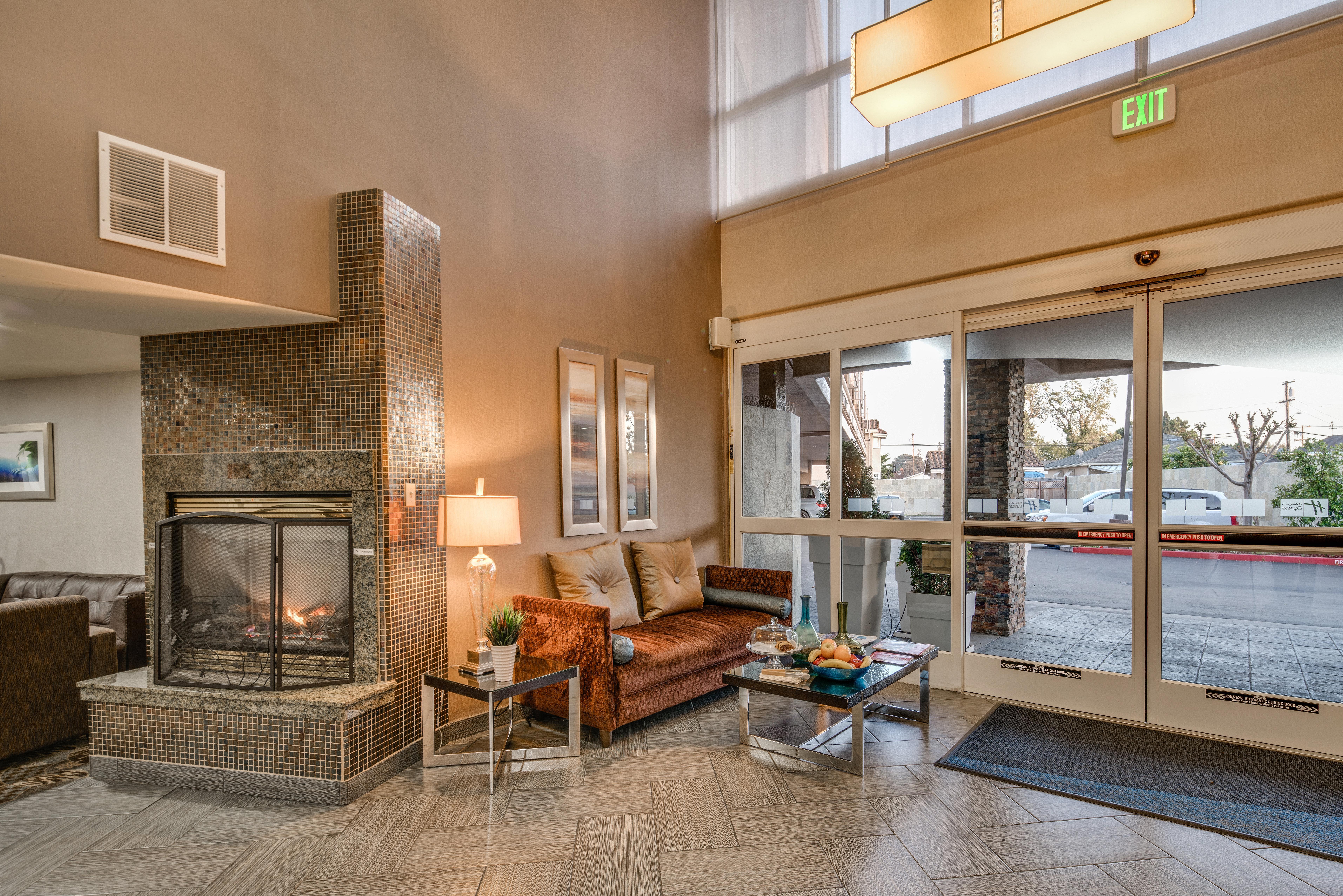 Holiday Inn Express & Suites Santa Clara By Ihg Exteriér fotografie